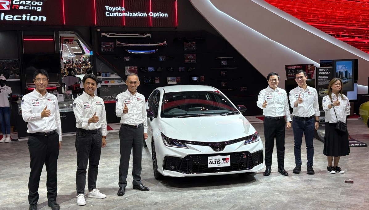Toyota Corolla Altis Hybrid GR Sport Melantai di GIIAS 2025, Hadirkan Sensasi Balap