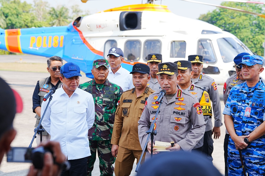 Kapolri Tinjau Karhutla Riau via Udara, Ungkap Titik Api Menurun Drastis