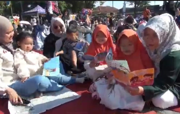 1.275 Emak-Emak di Salatiga Pecahkan Rekor Dunia LEPRID dengan Dongeng Massal