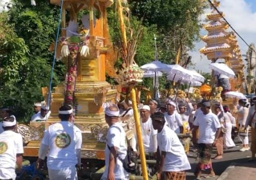 Jaga Tradisi Ngayah Bali, Partai Perindo Turut Sukseskan Upacara Ngayut Karangasem