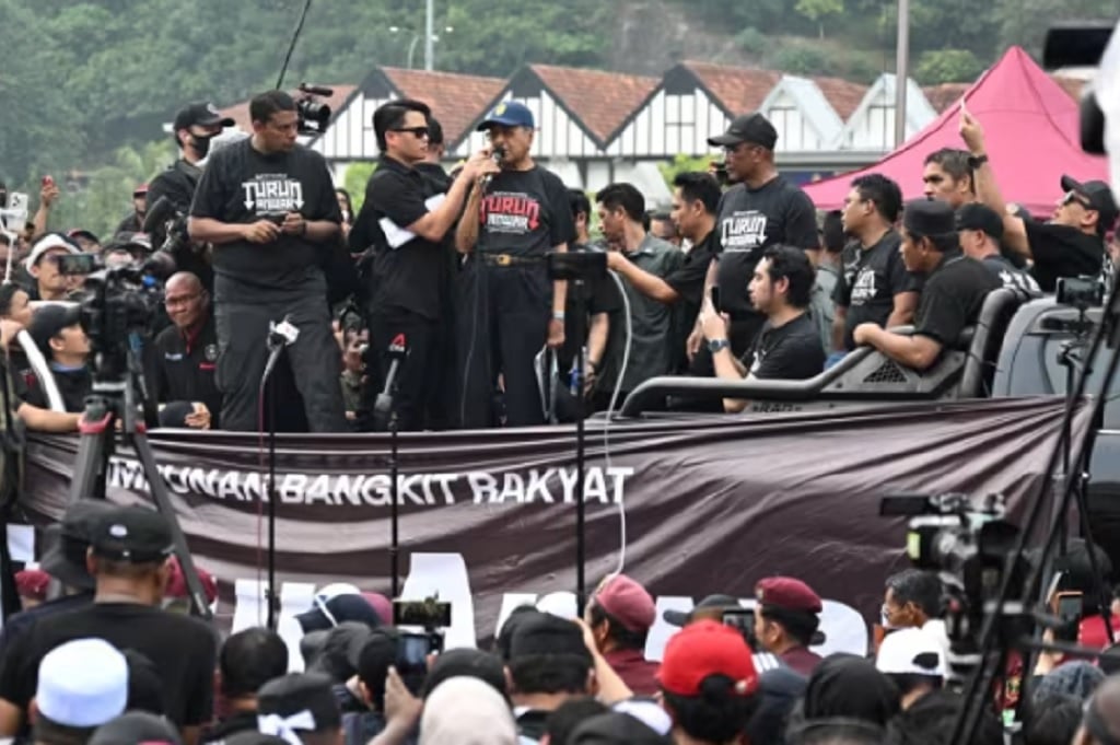 Mahathir Turun ke Jalan, Pimpin Demo Gulingkan Anwar Ibrahim