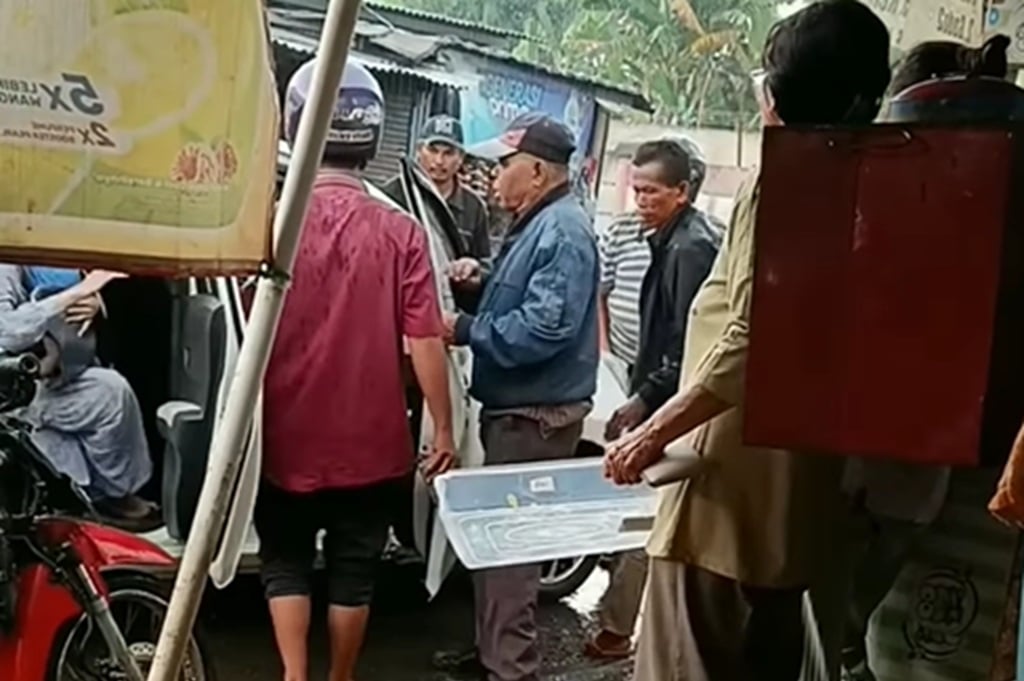 Viral Ibu dan Bayinya Dipaksa Turun dari Taksi Online oleh Ojek Pangkalan di Stasiun Tigaraksa