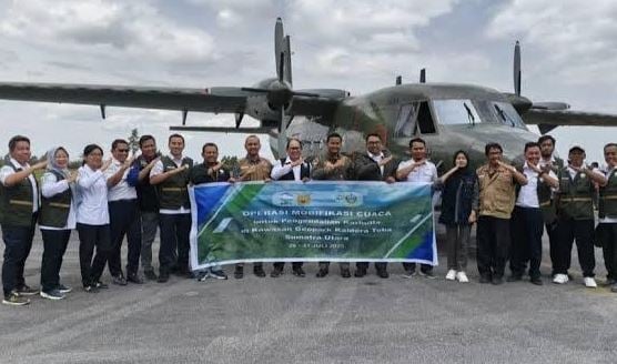 Pemprov Sumut Operasi Modifikasi Cuaca Padamkan Karhutla di Danau Toba