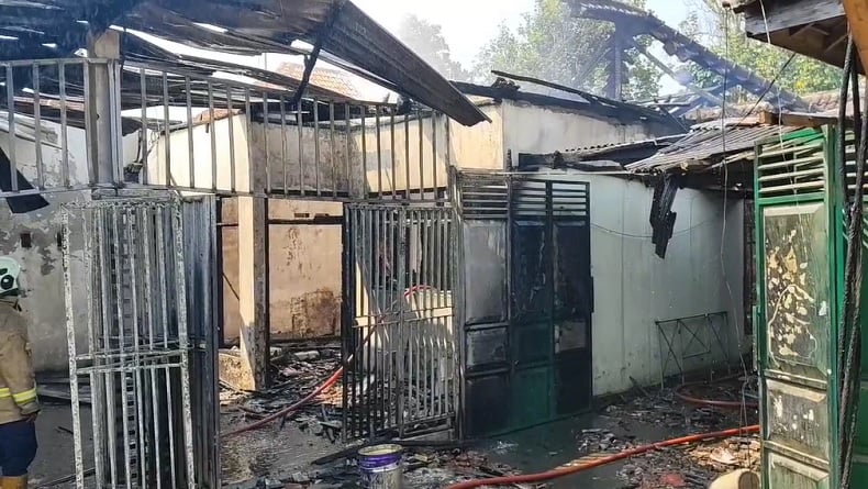 Toko Spons dan Rumah di Pasuruan Hangus Terbakar, Sempat Didatangi OTK Berpura-pura Membeli