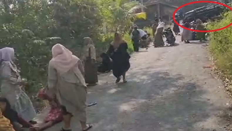 Mobil Pikap yang Membawa Rombongan Ibu-Ibu Terguling di Bangkalan, Banyak Korban Luka