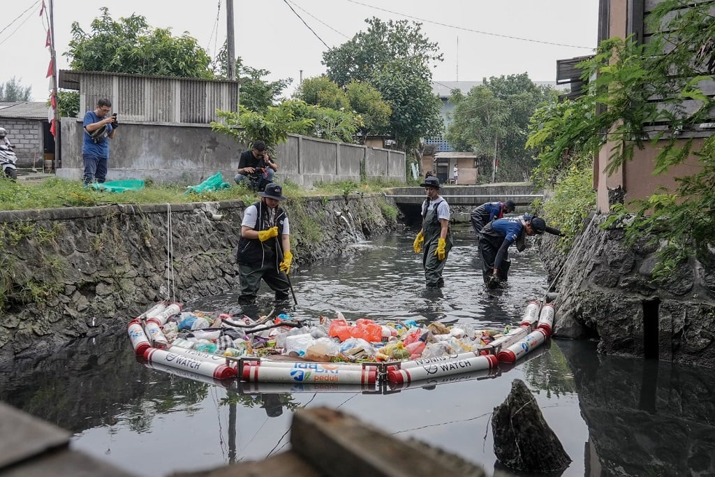 BRI Dorong Perekonomian Warga Lewat Bersih-Bersih Sungai dan Daur Ulang Sampah