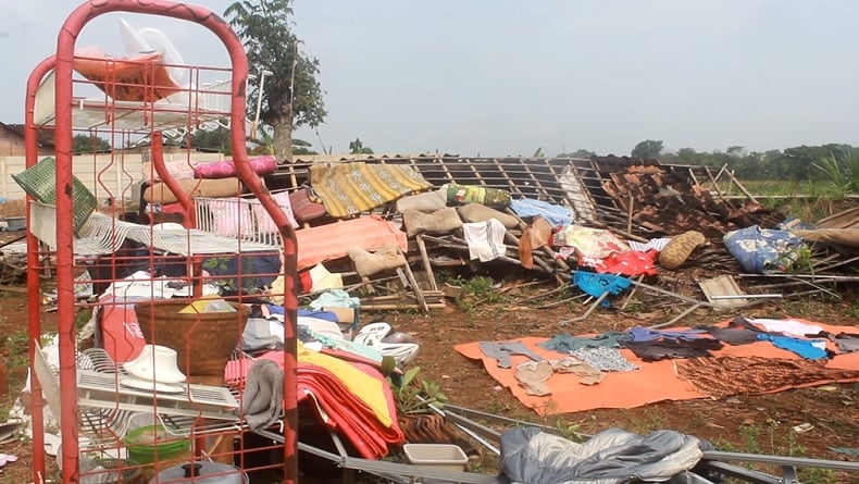 Puting Beliung Terjang Metro Lampung, Puluhan Rumah Rusak hingga Roboh