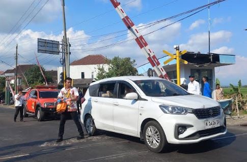 Rekonstruksi Ungkap Kecelakaan Sigra Tertabrak KA Batara Kresna di Sukoharjo, 4 Tewas