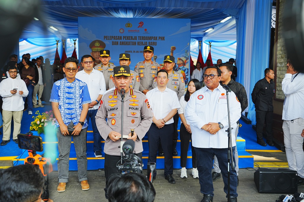 Hore! Kapolri Lepas 1.575 Buruh Terdampak PHK Bekerja di Tempat Kerja Baru