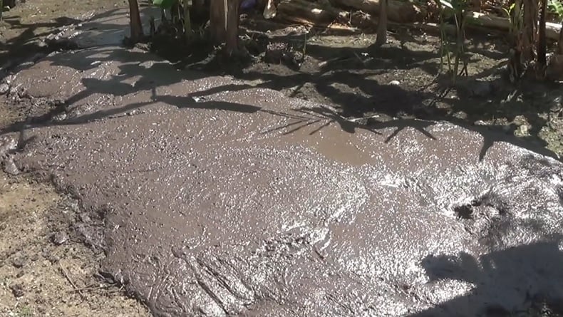 Semburan Lumpur Misterius Gegerkan Warga Brebes, Berwarna Hitam Mengkilat