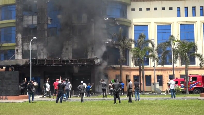 Kebakaran Hotel Madina Almunawarroh di Asrama Haji Medan, Penghuni Dievakuasi