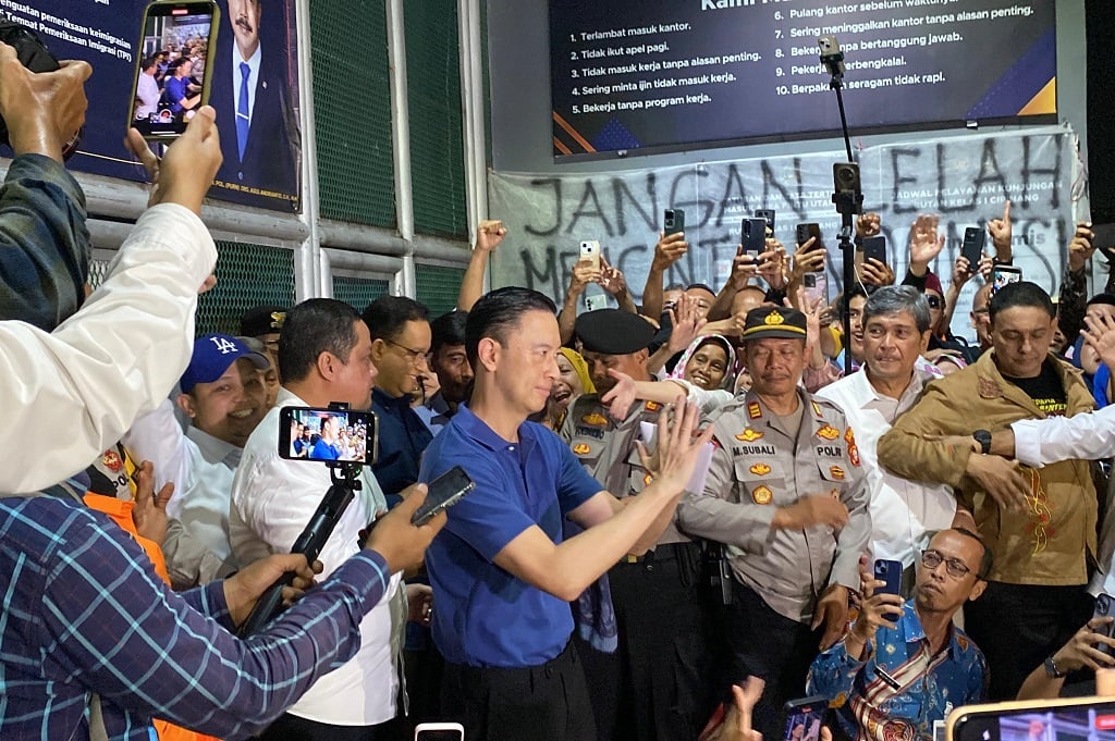 Breaking News: Tom Lembong Bebas, Keluar dari Rutan Cipinang