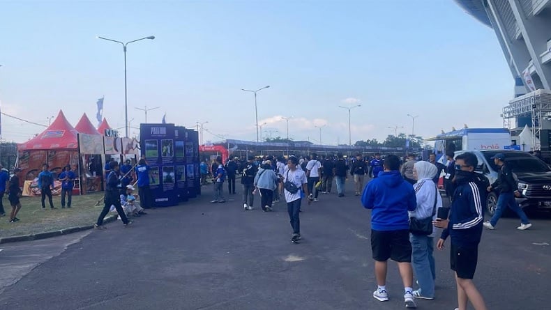 Pesta Biru Persib, Ribuan Bobotoh Mulai Padati GBLA 