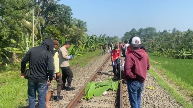 Tragis! Lansia Tewas Ditabrak Kereta Api Pangrango di Sukabumi saat Berjalan di Pinggir Rel
