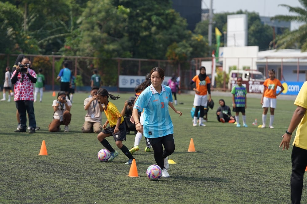 Coaching Clinic Bareng Legenda Timnas Putri Jepang Bakar Semangat Ratusan Bocah Indonesia