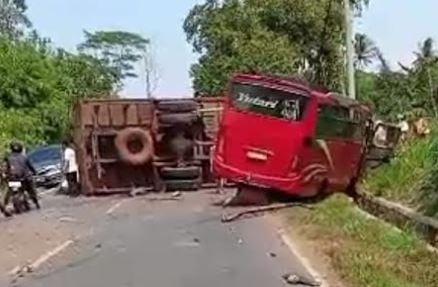 Kecelakaan Beruntun 3 Kendaraan di Jalinsum Lampung Utara, 1 Tewas