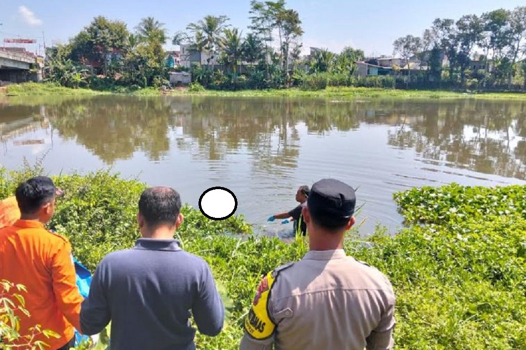 Geger! Mayat Pria Bertato Ditemukan di Sungai Brantas Malang, Ada Luka di Kepala