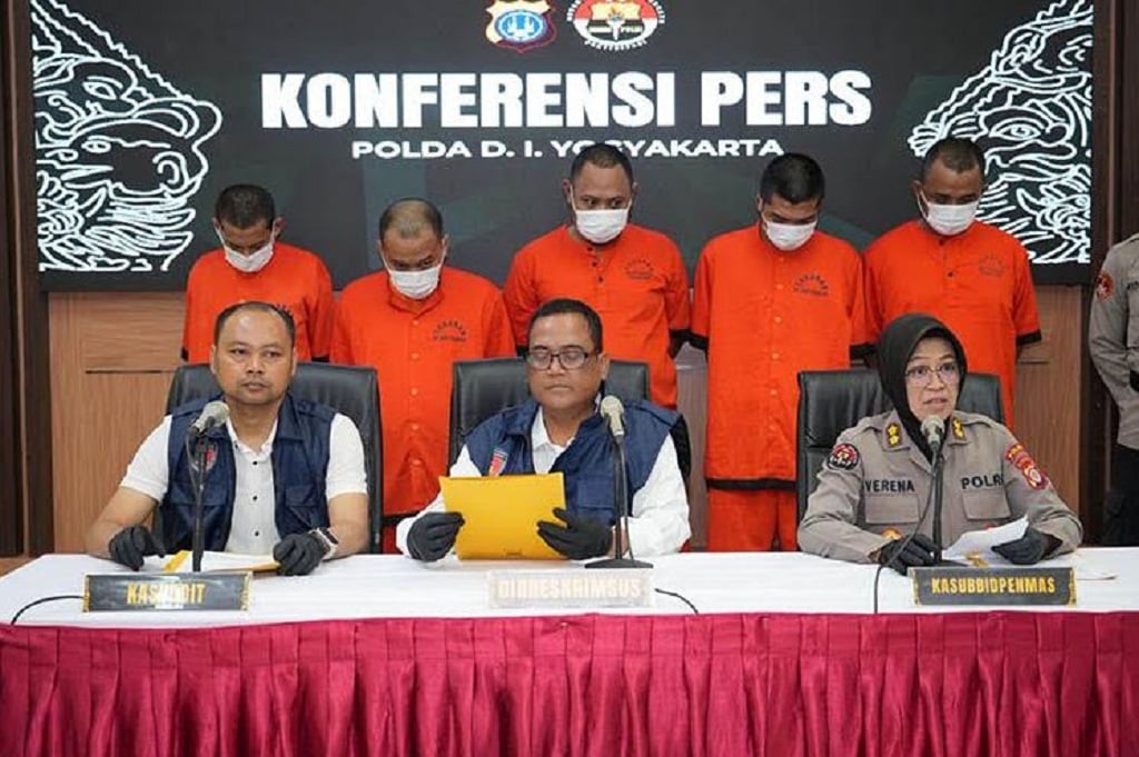Polda DIY Gerebek Komplotan Judi Online di Bantul, 5 Orang Ditangkap!