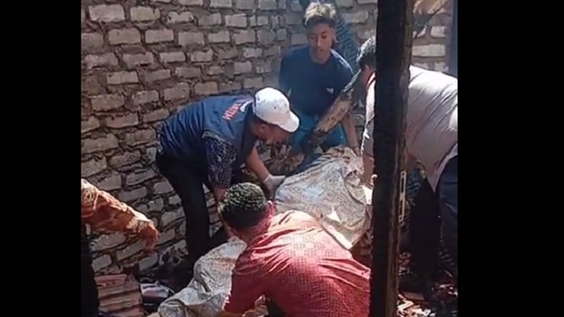 Ledakan Tabung Gas Picu Kebakaran di Bangkalan, Lansia Tewas di Reruntuhan