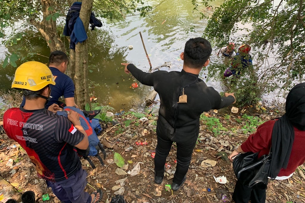 Pria Buang HP ke Danau Bogor gegara Takut Ketahuan Selingkuh, Ditemukan Damkar
