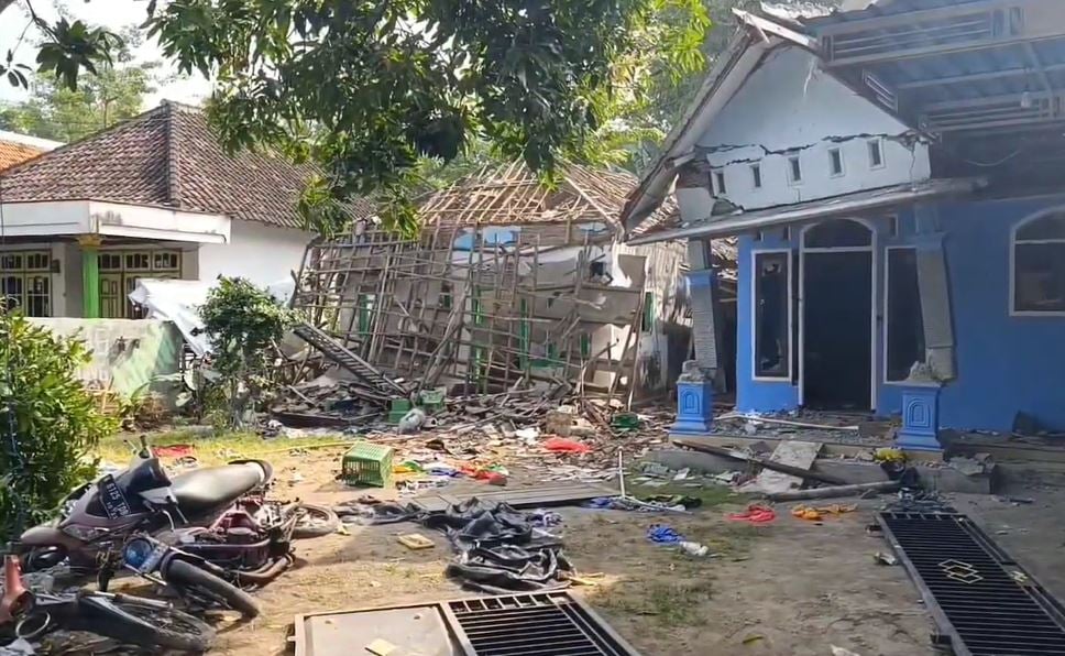 Bocah di Pasuruan Tewas Dianiaya Tetangga, Warga Rusak 2 Rumah dan 3 Motor Pelaku