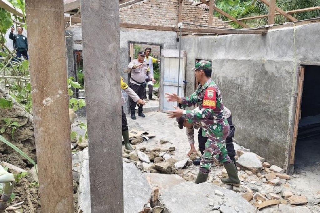 Longsor di Simalungun Hantam 3 Rumah Warga, Dipicu Hujan Deras