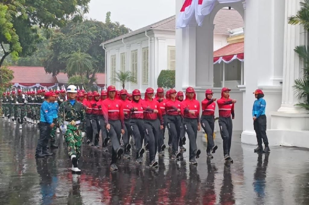 76 Calon Paskibraka Jalani Gladi Kotor Perdana di Istana, Diiringi Hujan Deras