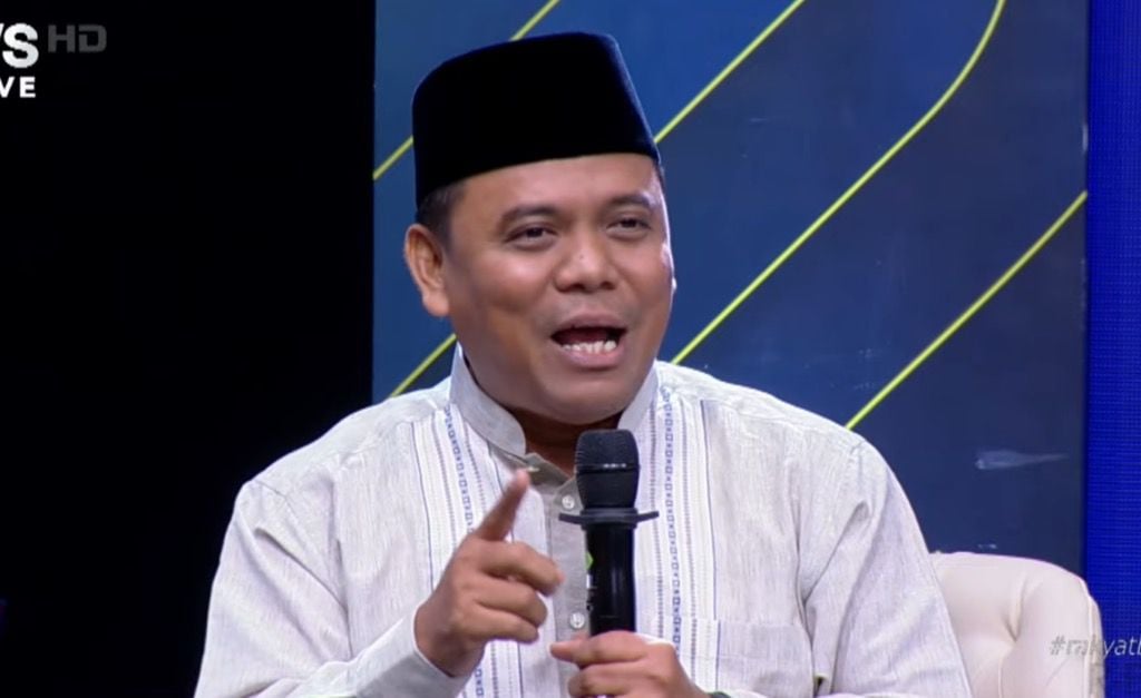 Gus Nur: Siapa yang Bisa Tunjukan Ijazah Asli Jokowi, Saya Cium Kakinya!