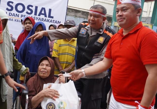 Sambut HUT RI, Rutan Bandung Bagikan Paket Sembako untuk Warga Kurang Mampu