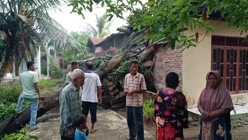Angin Kencang Terjang Labuhanbatu Utara, 5 Rumah Rusak 1 Orang Terluka