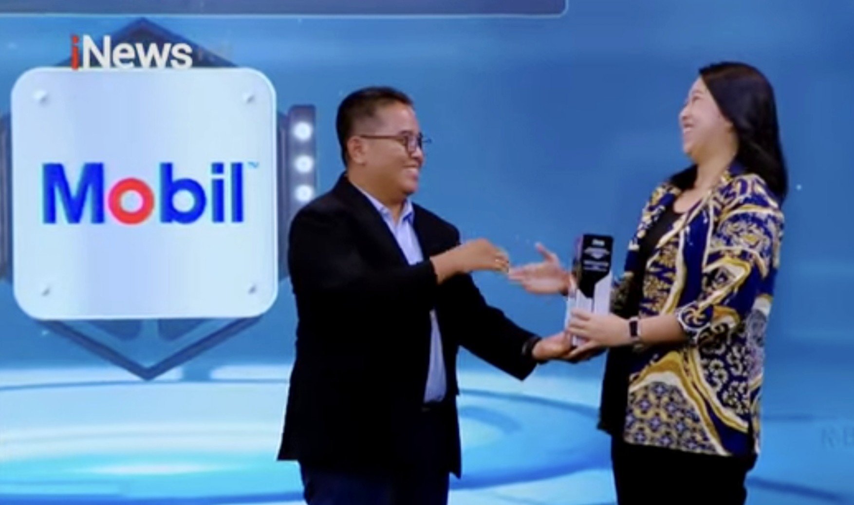 Mobil Lubricants Raih Penghargaan Inspiring Innovation In Lubricant Technology di Indonesia Automotive Awards 2025