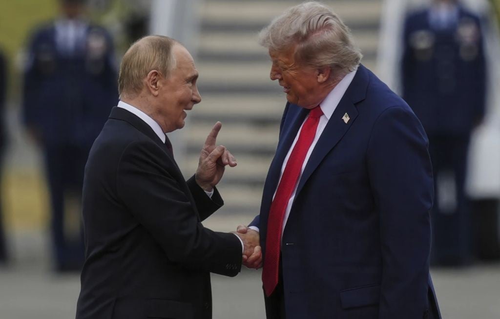 Bertemu Putin, Trump Lupa Pernah Janji Beri Sanksi Rusia