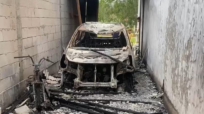 Teror di Sampang, Mobil dan Motor Warga Hangus Dibakar OTK