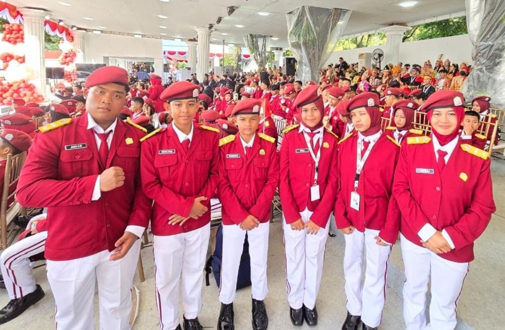 Penampakan Jas Almamater Siswa Sekolah Rakyat, Ada Baretnya!