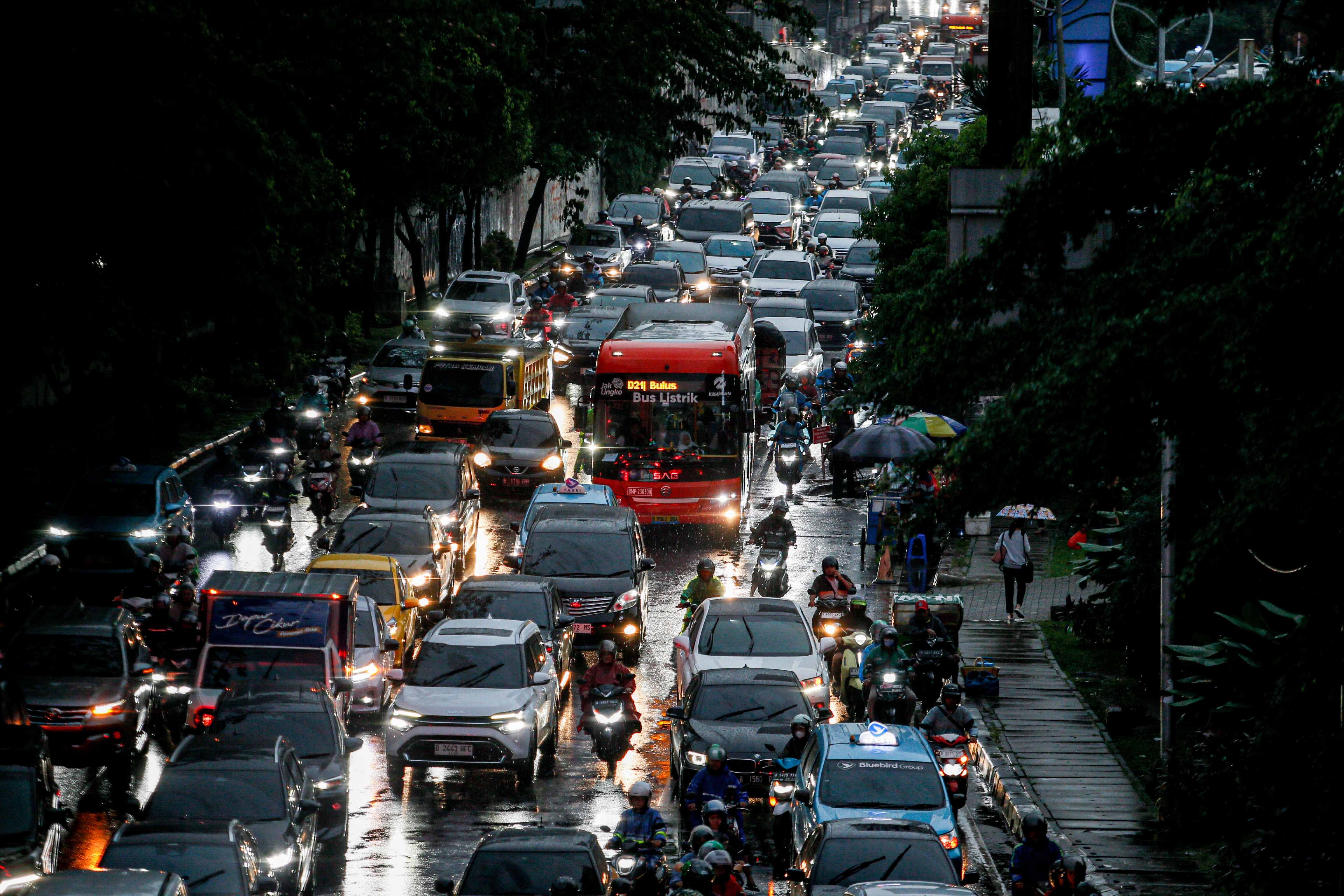 Strategi Pramono Atasi Macet Horor di TB Simatupang: Pangkas Trotoar, Bangun Underpass