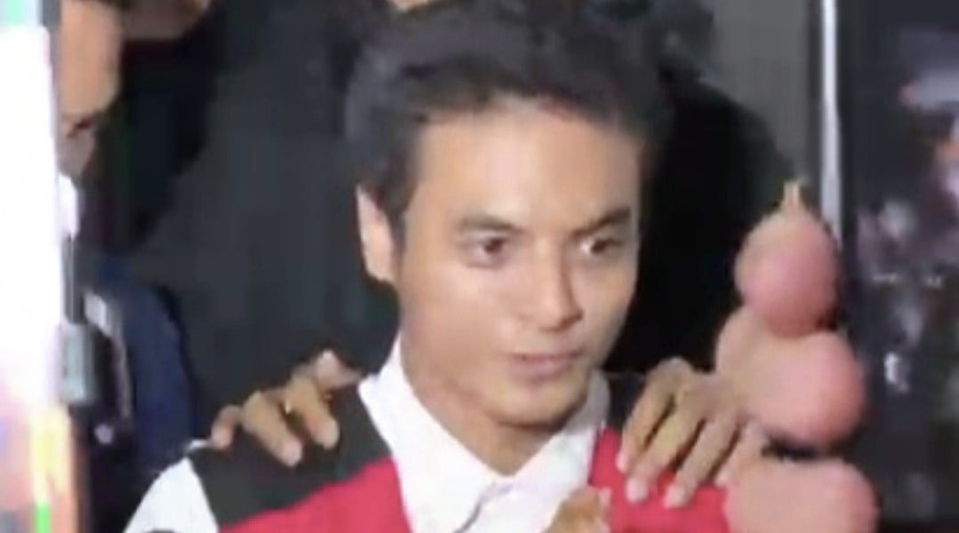 Pasrah dengan Vonis Hakim, Vadel Badjideh Peluk Ibu dan Ayah usai Sidang Kasus Asusila