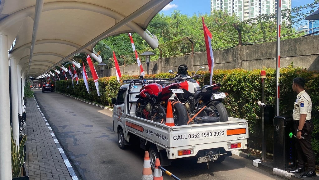 Penampakan 2 Motor Ducati Hasil OTT Wamenaker Noel Ebenezer saat Tiba di Gedung KPK