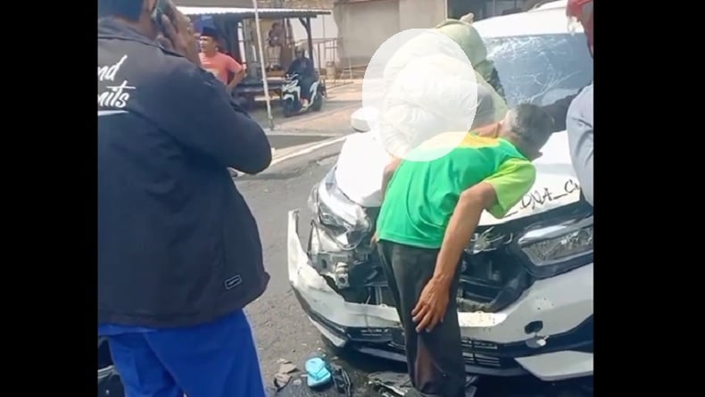 Tabrakan dengan Mobil, Pemotor Emak-Emak di Bangkalan Tewas Terpental