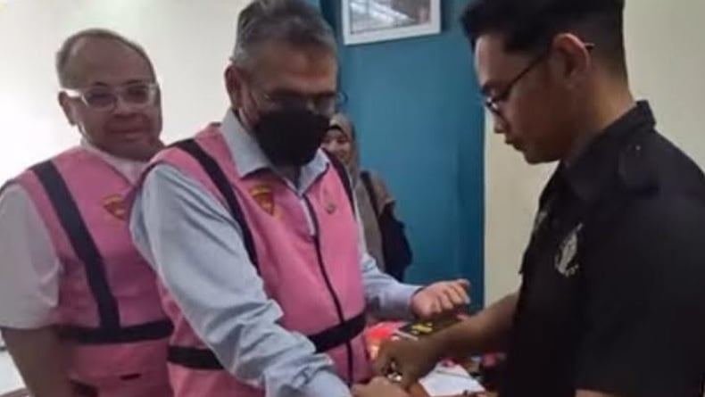 Tersangka Korupsi Pajak Tambang Rp3 Miliar di Sumedang, 2 Petinggi PT Jasa Sarana Ditahan