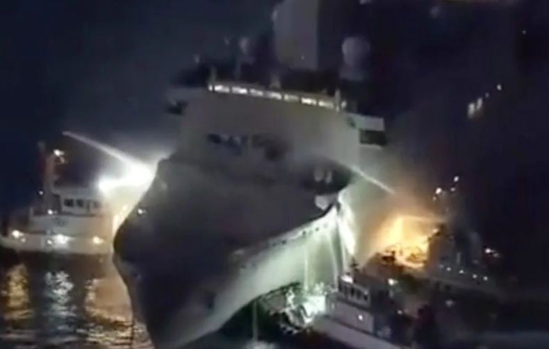 Kapal Perang Amerika USS New Orleans Terbakar di Jepang