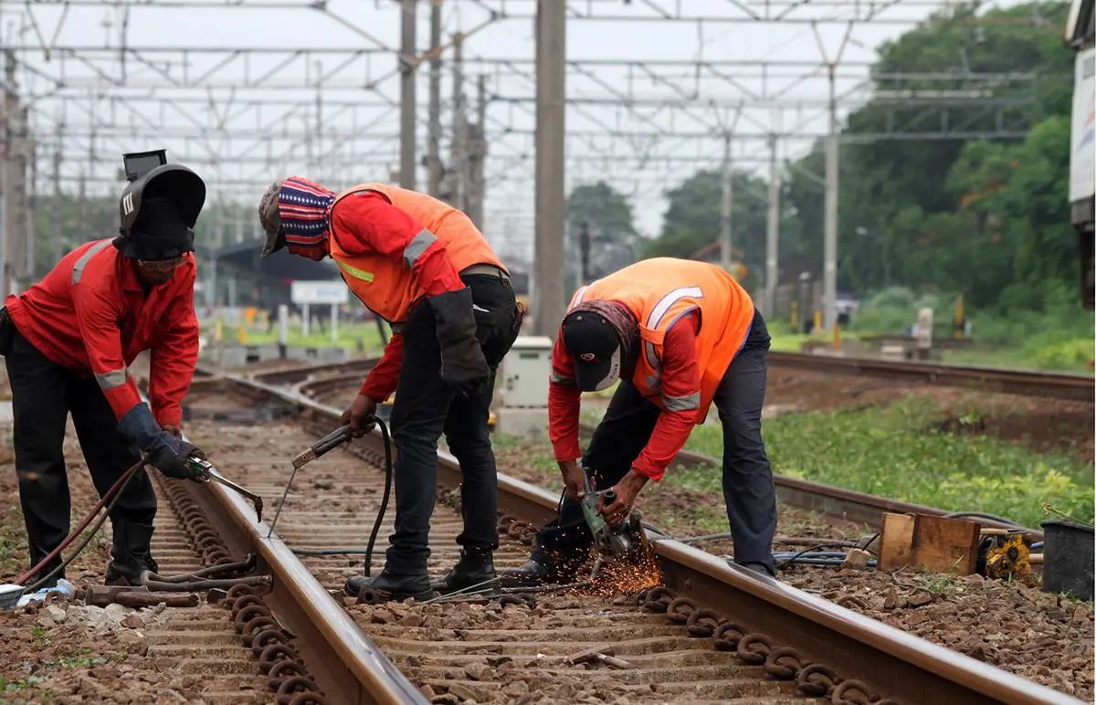 Bunyi Duk-Duk di Rel Kereta: Celah Kecil yang Menjaga Keselamatan Besar 