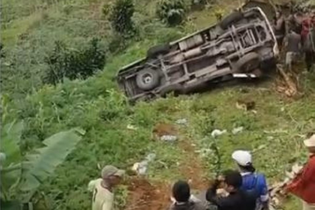 Kecelakaan di Banjarnegara, Minibus Elf Rombongan Guru MAN 2 Tegal Masuk Jurang 15 Meter