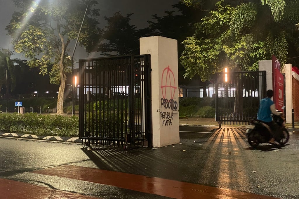 Duh, Fasilitas SUGBK Rusak dan Jadi Sasaran Vandalisme Imbas Demo 25 Agustus 