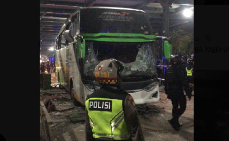 Viral Suporter Ricuh Setelah PSIM Vs Persib, Bus Bobotoh Nyaris Dibakar!