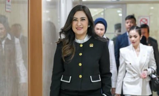 Alasan Nafa Urbach Serahkan Seluruh Gajinya di DPR untuk Guru