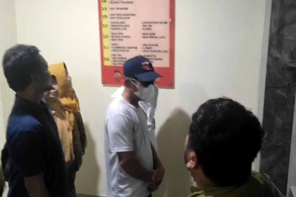 Penampakan Guru Diduga Lecehkan Siswi SMPN 13 Kota Bekasi Diperiksa Polisi