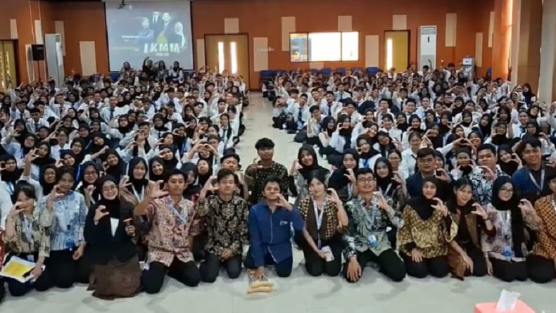 Sharing di Unesa, Ketua DPP Perindo Anjas Pramono: Sikap Kritis Dibangun sejak Mahasiswa Baru