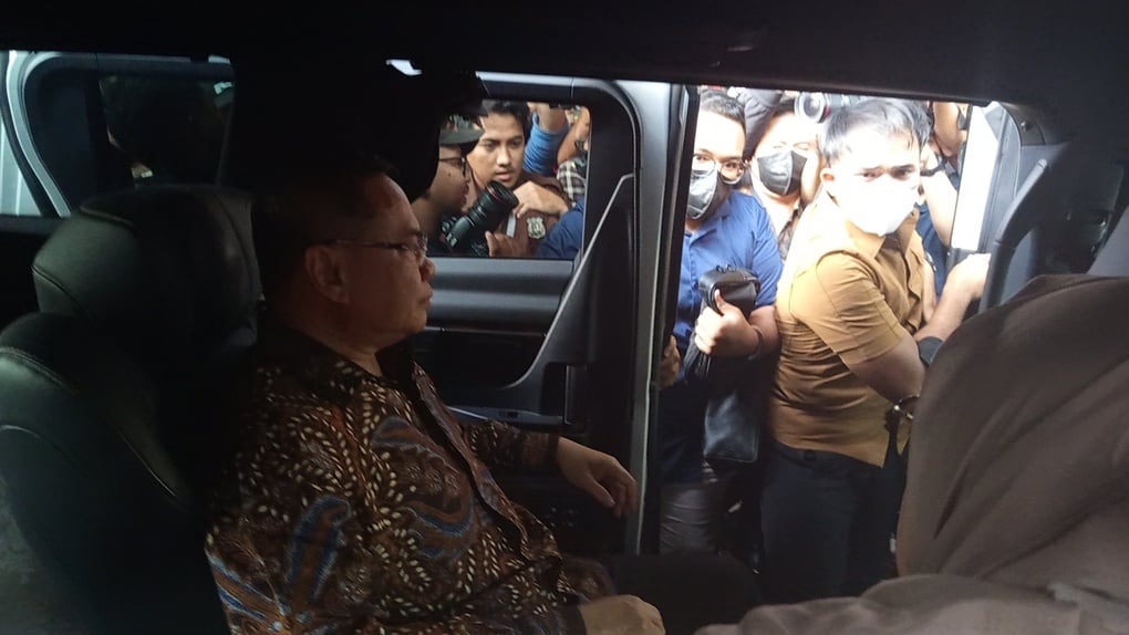 Usai Diperiksa KPK, Bupati Pati Sudewo Dijemput Alphard dan Disoraki Emak-Emak