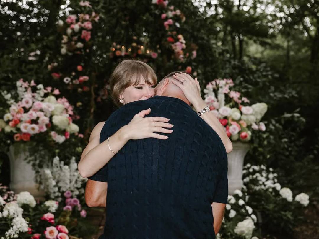 Mengejutkan! Taylor Swift dan Travis Kelce Tunangan