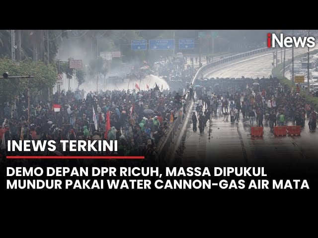 Aksi Demo DPR Memanas, Polisi Pukul Mundur Massa dengan Gas Air Mata